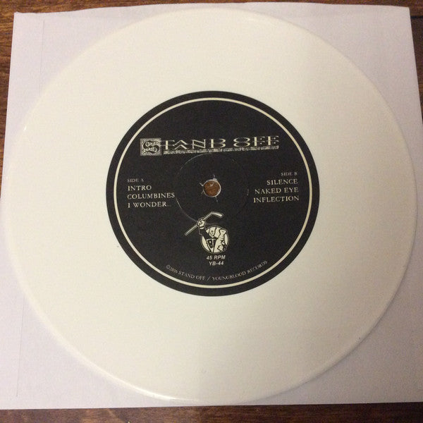 Stand Off (4) : Behind The Wire ()