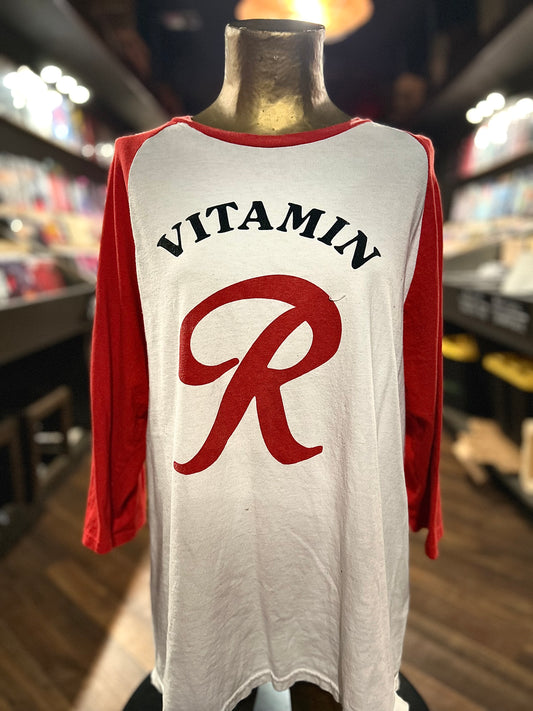 Rainer Tee (L)